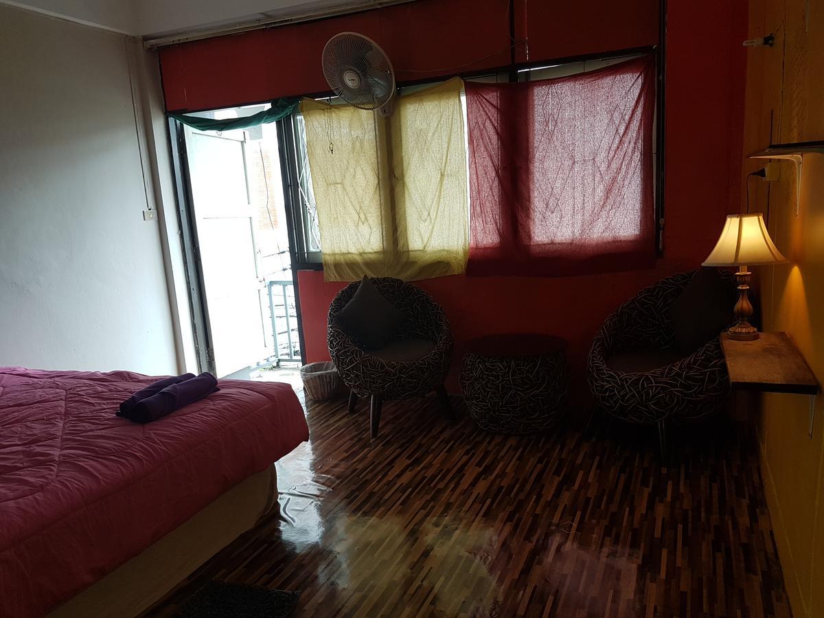 Bar 184 Party Hostel (Adults Only) Chiang Rai Bagian luar foto