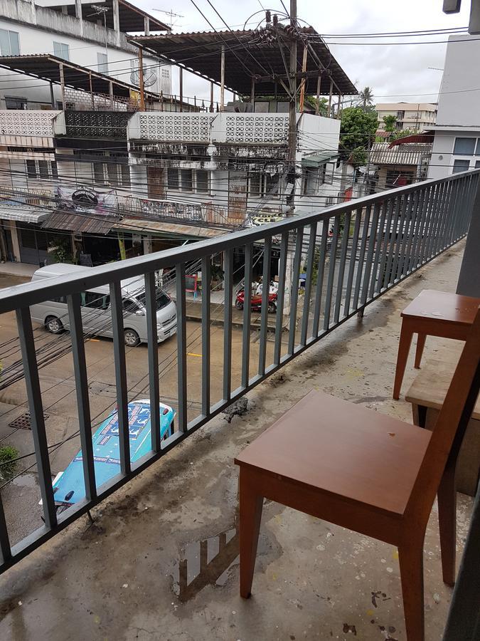 Bar 184 Party Hostel (Adults Only) Chiang Rai Bagian luar foto