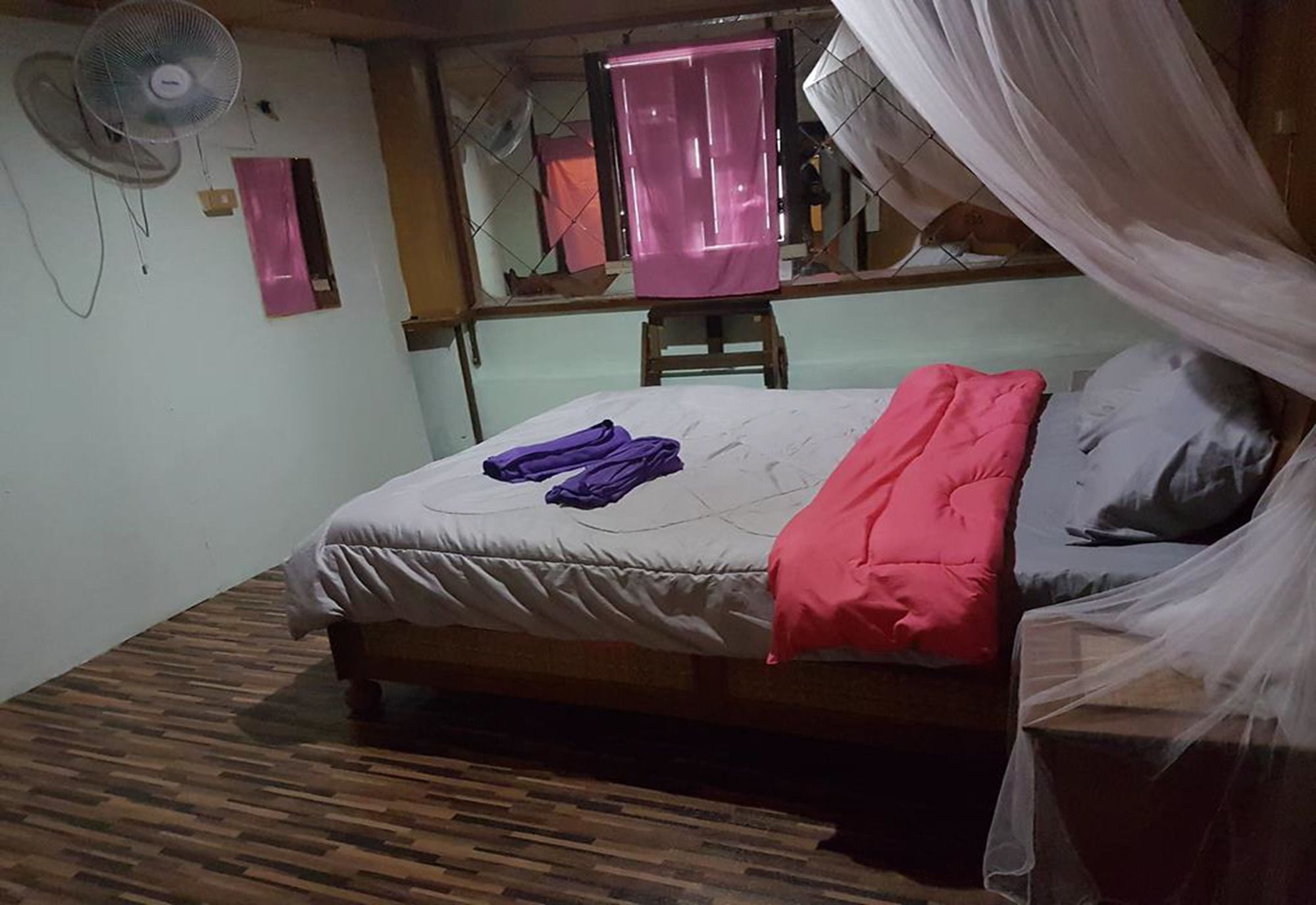 Bar 184 Party Hostel (Adults Only) Chiang Rai Bagian luar foto