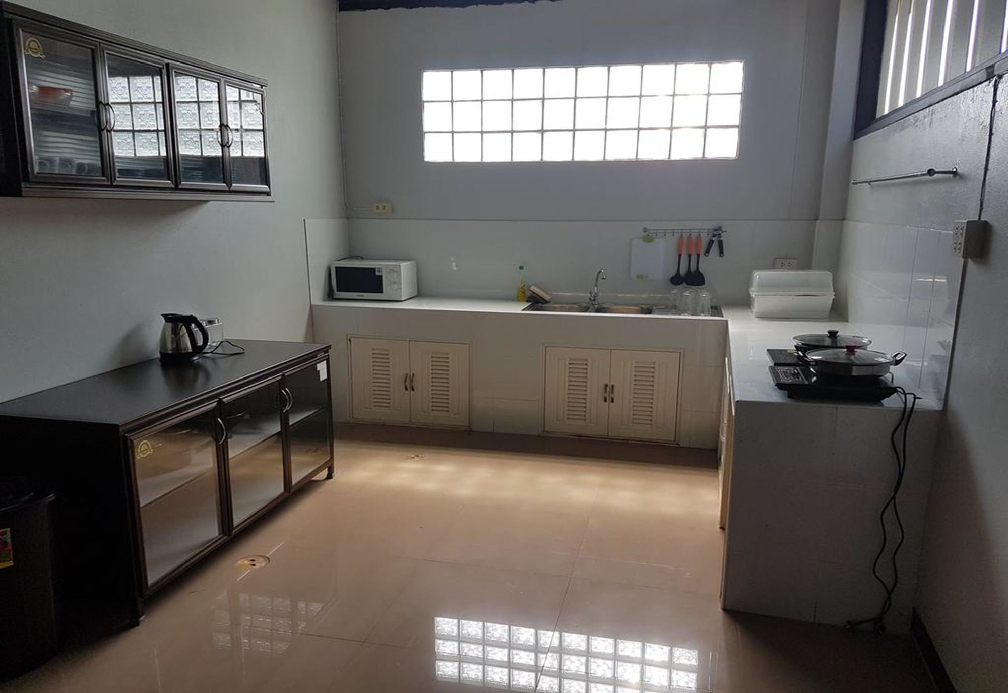 Bar 184 Party Hostel (Adults Only) Chiang Rai Bagian luar foto