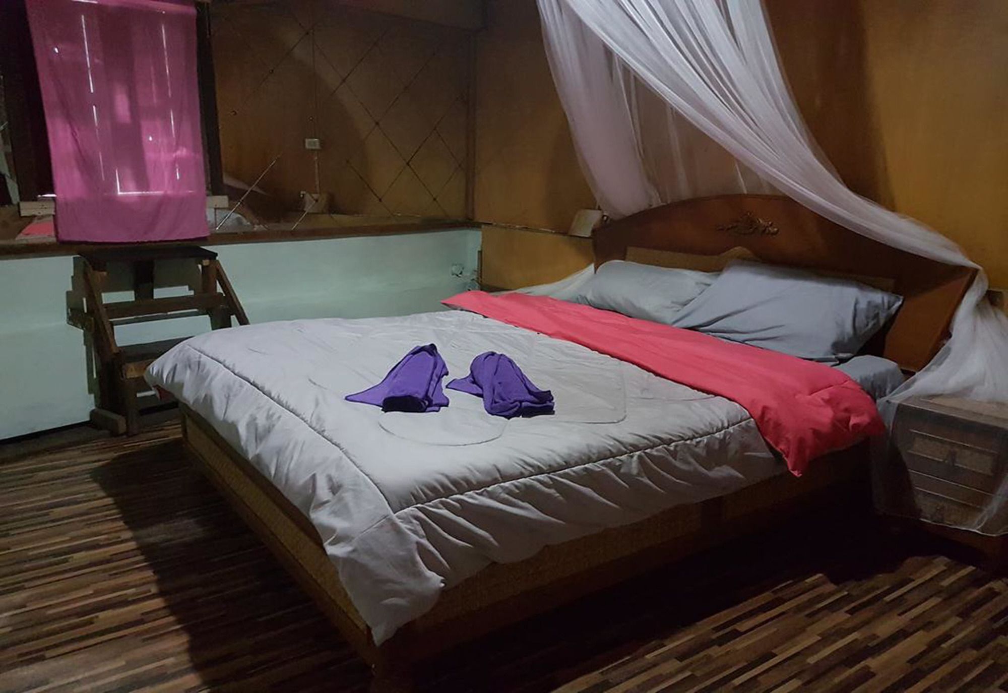Bar 184 Party Hostel (Adults Only) Chiang Rai Bagian luar foto