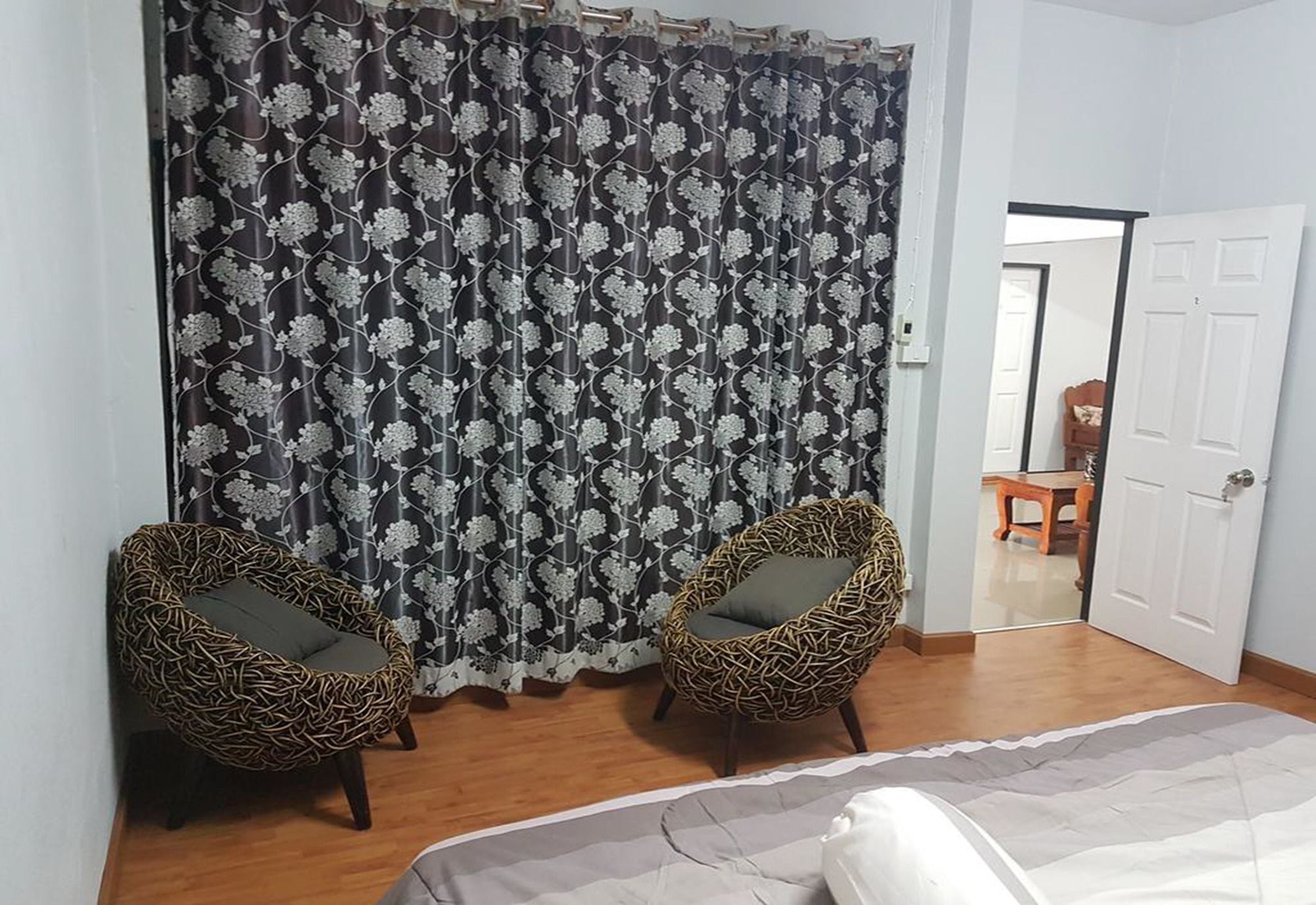 Bar 184 Party Hostel (Adults Only) Chiang Rai Bagian luar foto