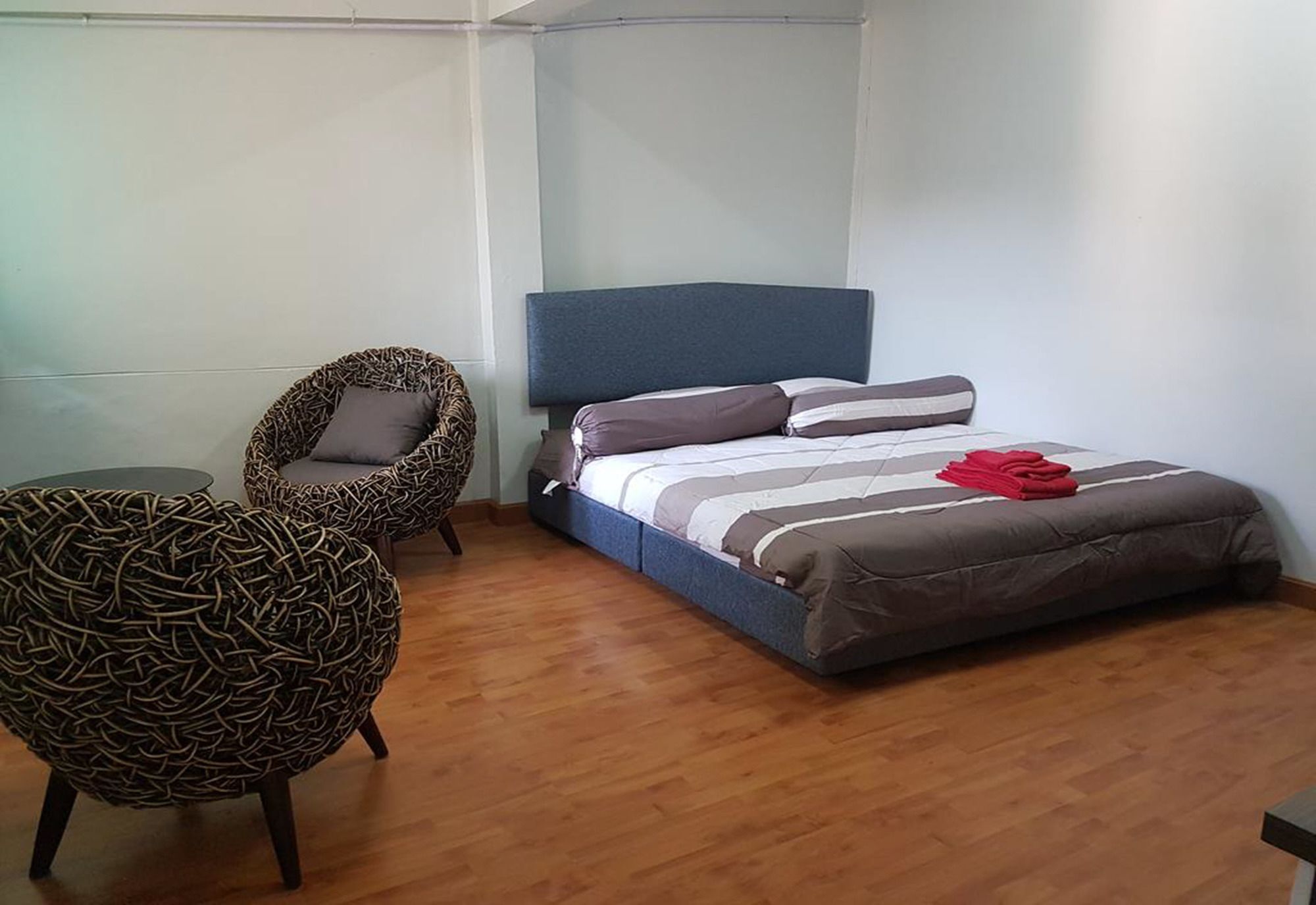 Bar 184 Party Hostel (Adults Only) Chiang Rai Bagian luar foto